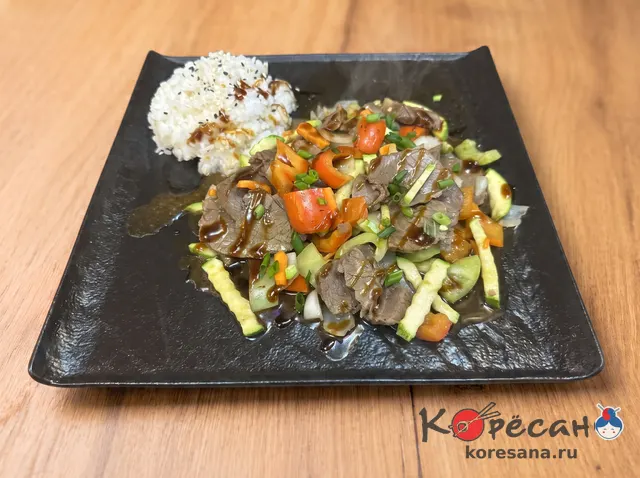 Пулькоги с рисом (говядина с овощами и рис)