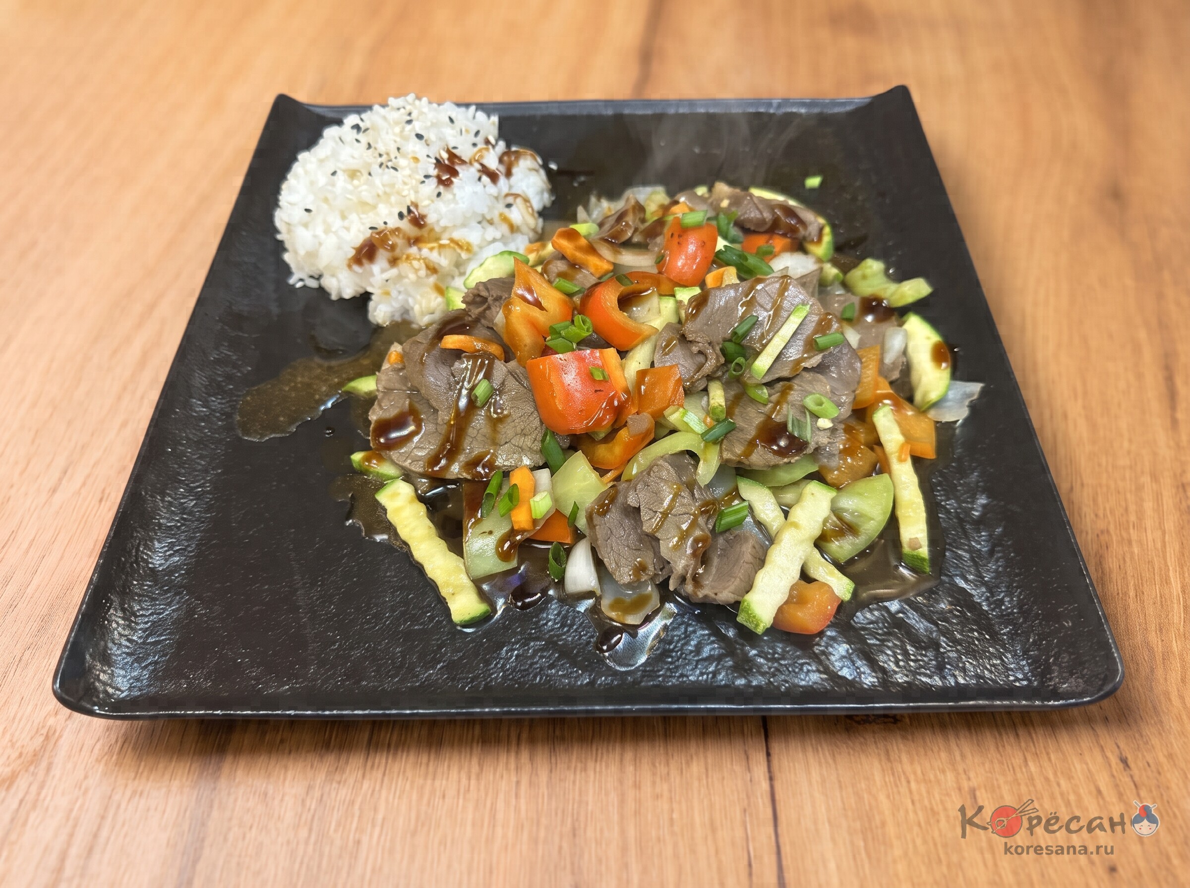 Пулькоги с рисом (говядина с овощами и рис)